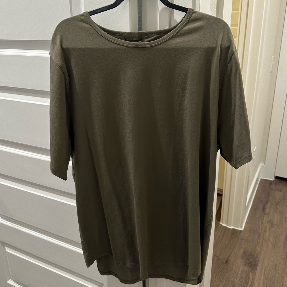 nuuds men's olive curved tee